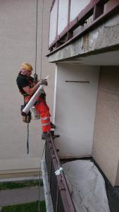 Prace alpinistyczne naprawa balkonów
